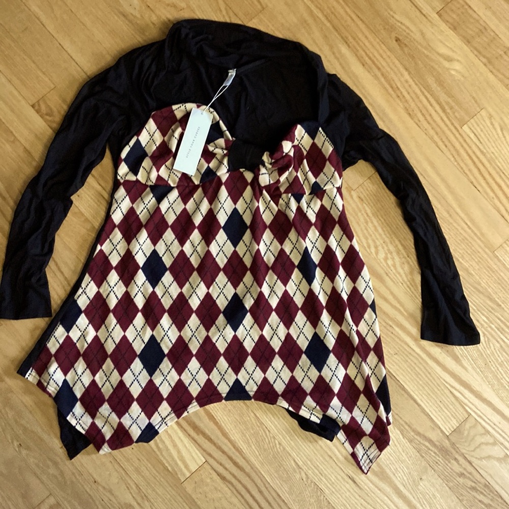 NWT Rosegal Women’s Long Sleeve Top. Black with Red and White Pattern. Sz. 1X